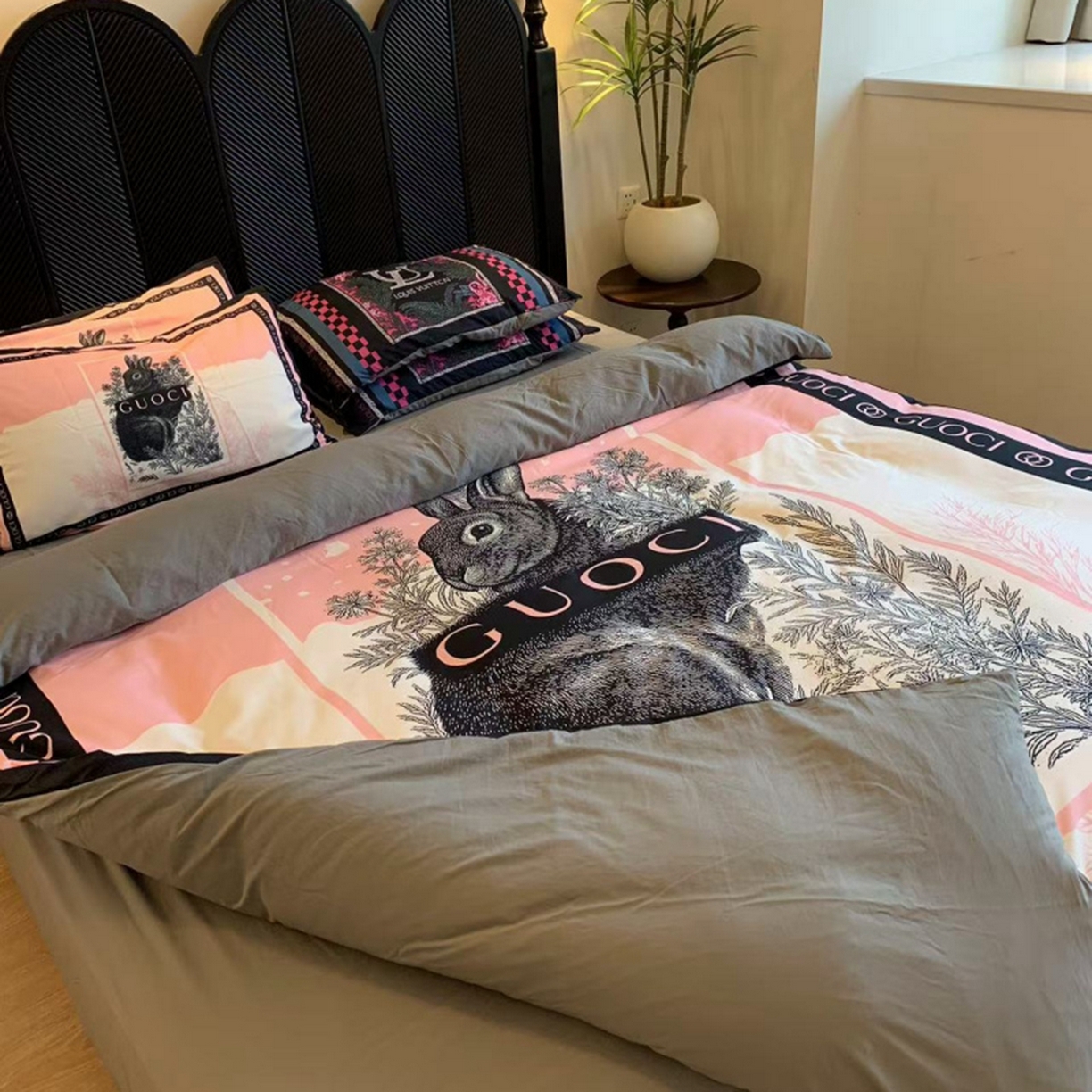 91家纺网 家纺一手货源 找家纺 花沐家居 2025新款数码印花潮牌云朵棉四件套 兮兔