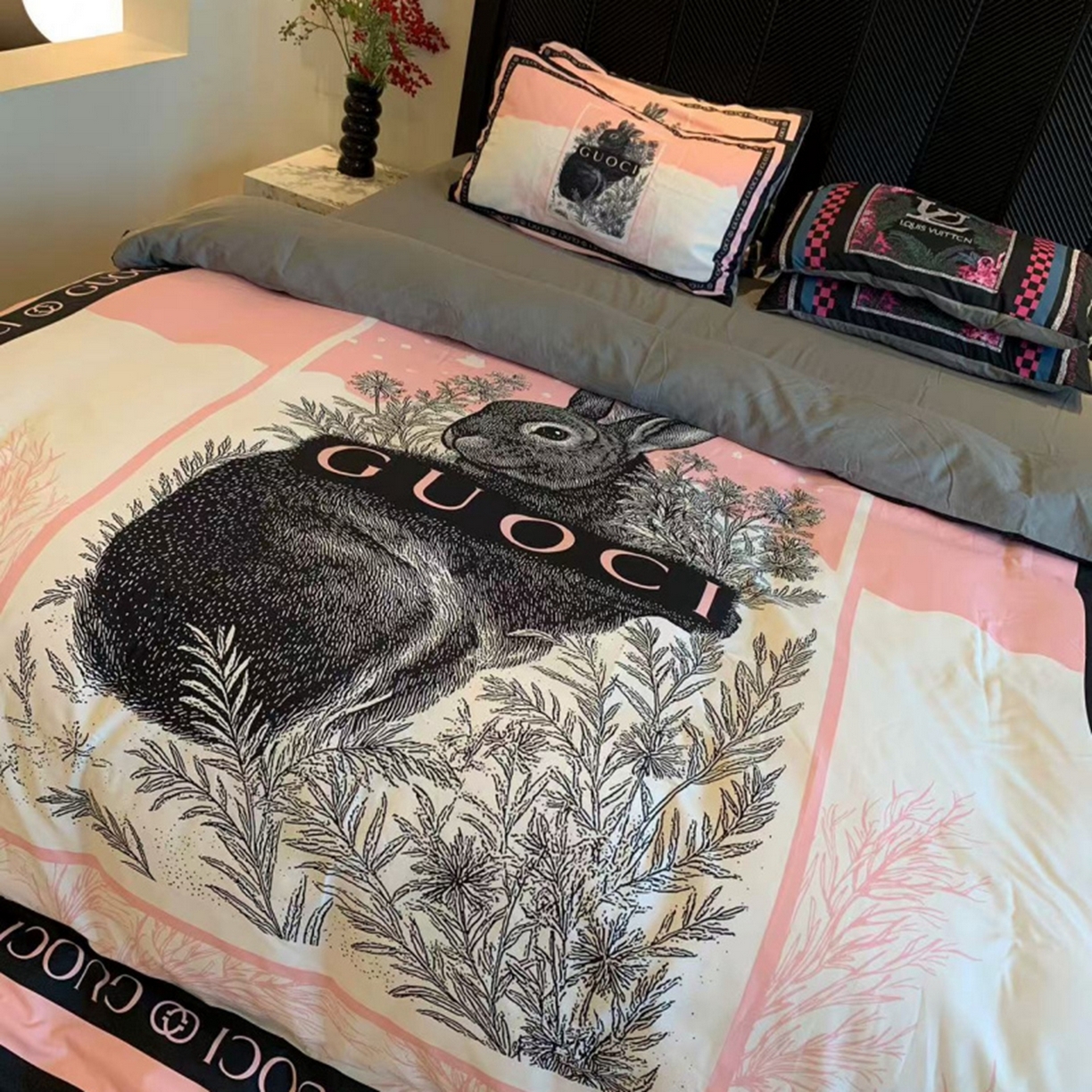 91家纺网 家纺一手货源 找家纺 花沐家居 2025新款数码印花潮牌云朵棉四件套 兮兔