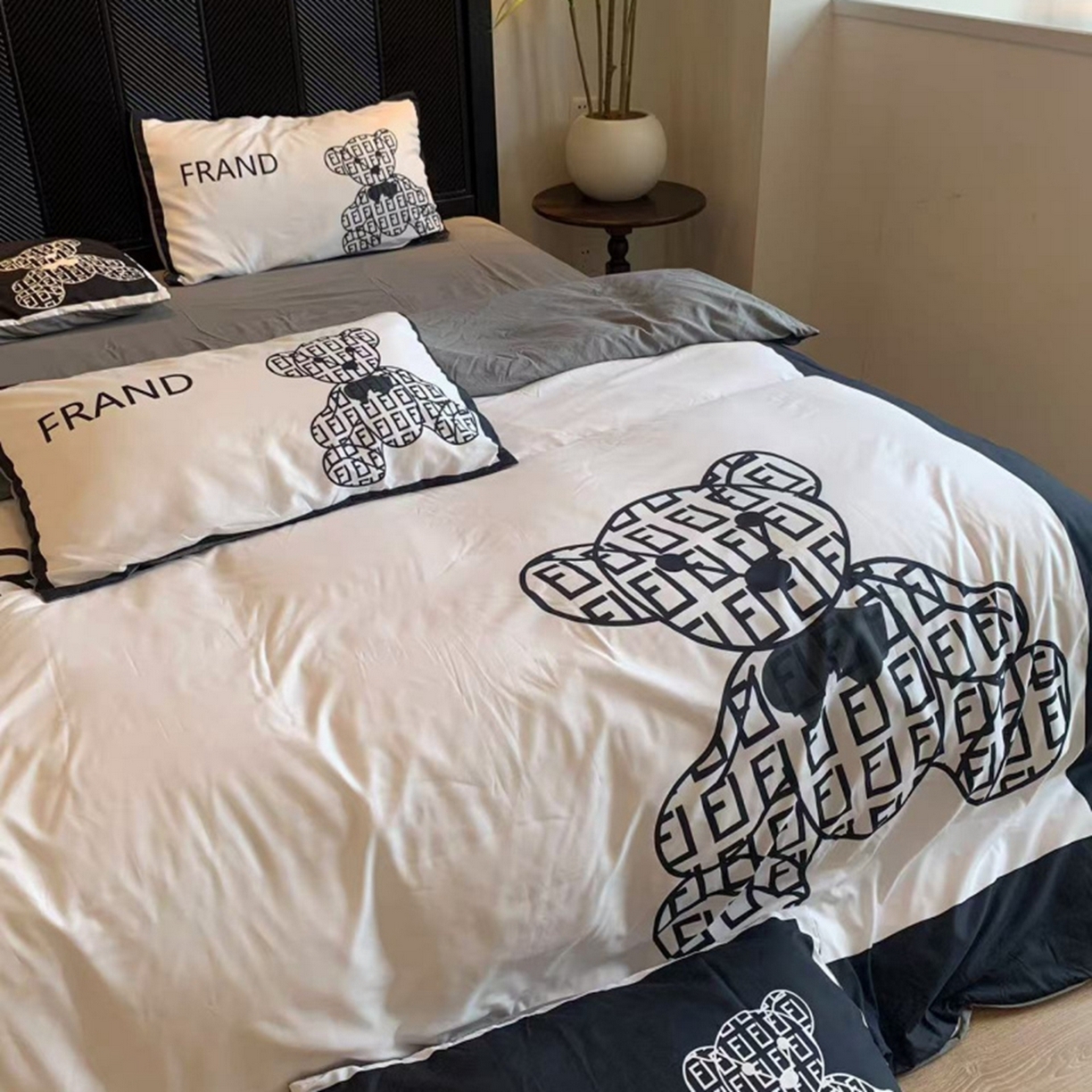 91家纺网 家纺一手货源 找家纺 花沐家居 2025新款数码印花潮牌云朵棉四件套 小白熊