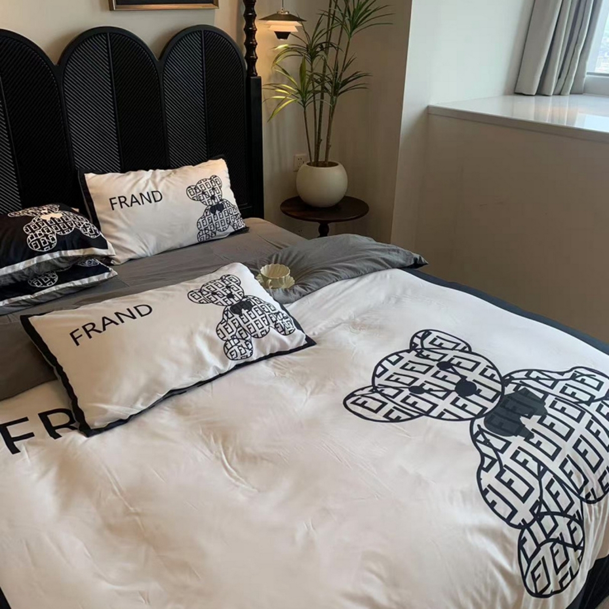 91家纺网 家纺一手货源 找家纺 花沐家居 2025新款数码印花潮牌云朵棉四件套 小白熊