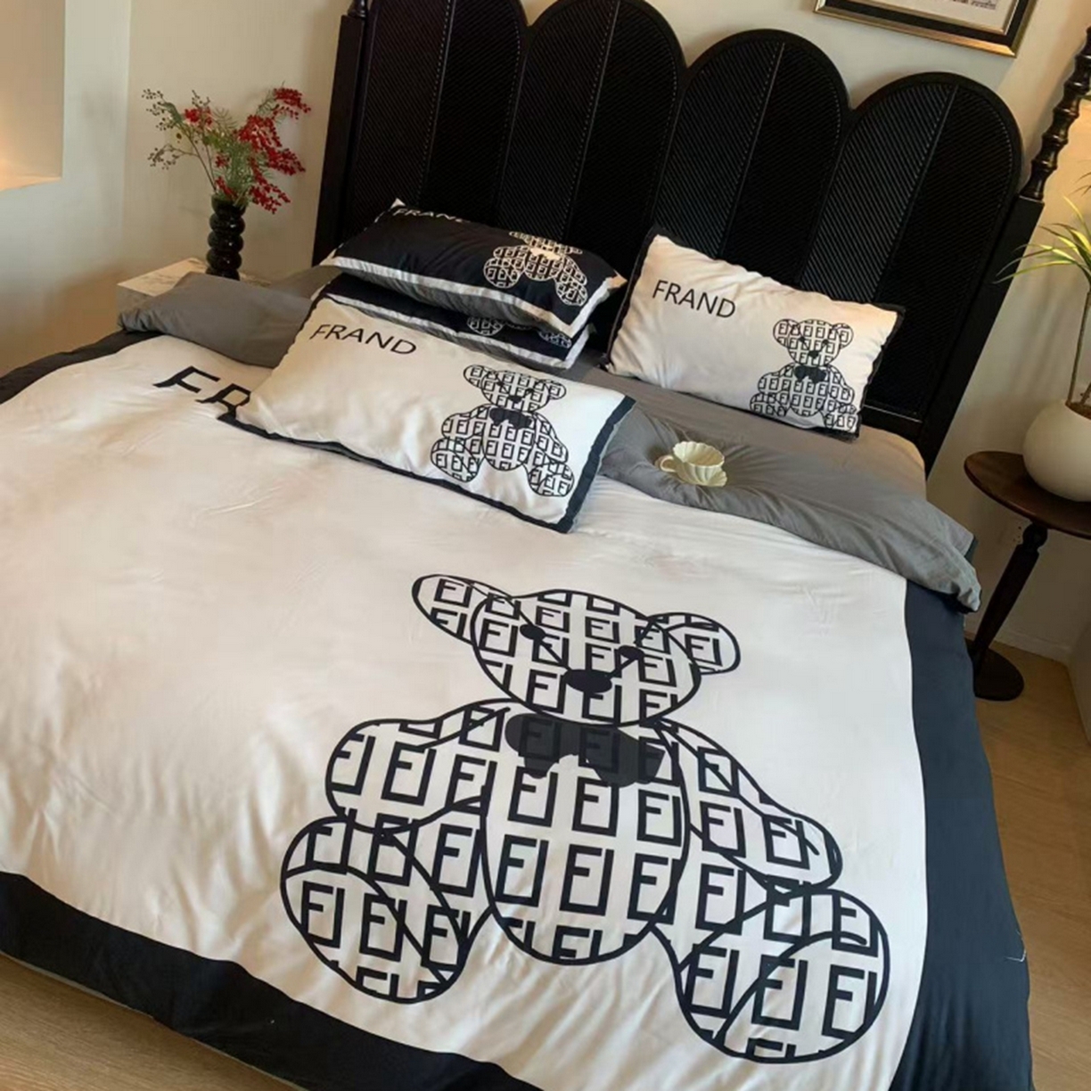 91家纺网 家纺一手货源 找家纺 花沐家居 2025新款数码印花潮牌云朵棉四件套 小白熊