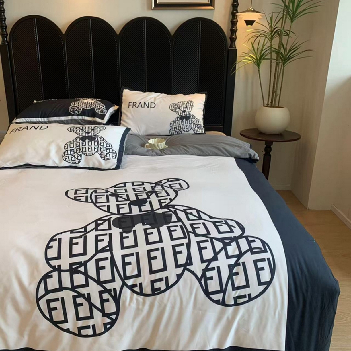 91家纺网 家纺一手货源 找家纺 花沐家居 2025新款数码印花潮牌云朵棉四件套 小白熊