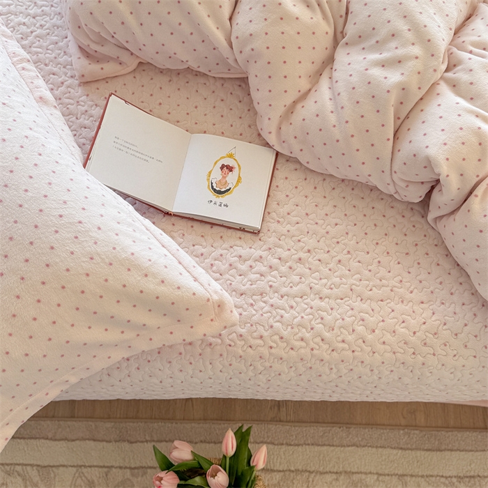 91家纺网 家纺一手货源 找家纺 （总）潘朵拉家纺 2025新款牛奶绒床盖款四件套