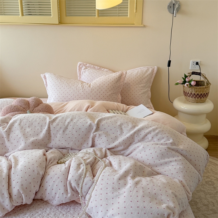 91家纺网 家纺一手货源 找家纺 潘朵拉家纺 2025新款牛奶绒床盖款四件套 粉星漫