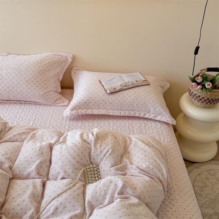 91家纺网 家纺一手货源 找家纺 潘朵拉家纺 2025新款牛奶绒床盖款四件套 粉星漫