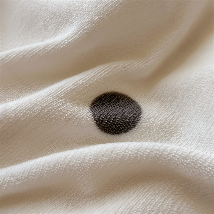 91家纺网 家纺一手货源 找家纺 潘朵拉家纺 2025新款牛奶绒床盖款四件套 黑白波点