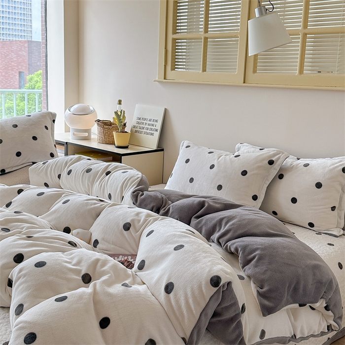 91家纺网 家纺一手货源 找家纺 潘朵拉家纺 2025新款牛奶绒床盖款四件套 黑白波点