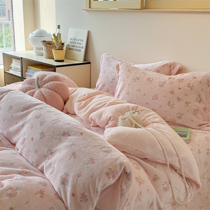 91家纺网 家纺一手货源 找家纺 潘朵拉家纺 2025新款牛奶绒床盖款四件套 花眠