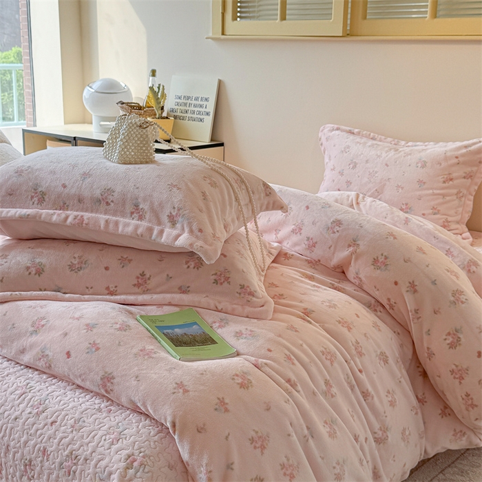 91家纺网 家纺一手货源 找家纺 潘朵拉家纺 2025新款牛奶绒床盖款四件套 花眠