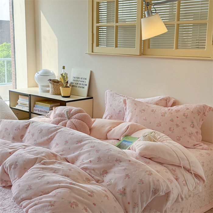 91家纺网 家纺一手货源 找家纺 潘朵拉家纺 2025新款牛奶绒床盖款四件套 花眠