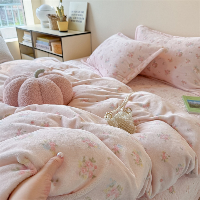 91家纺网 家纺一手货源 找家纺 潘朵拉家纺 2025新款牛奶绒床盖款四件套 花眠