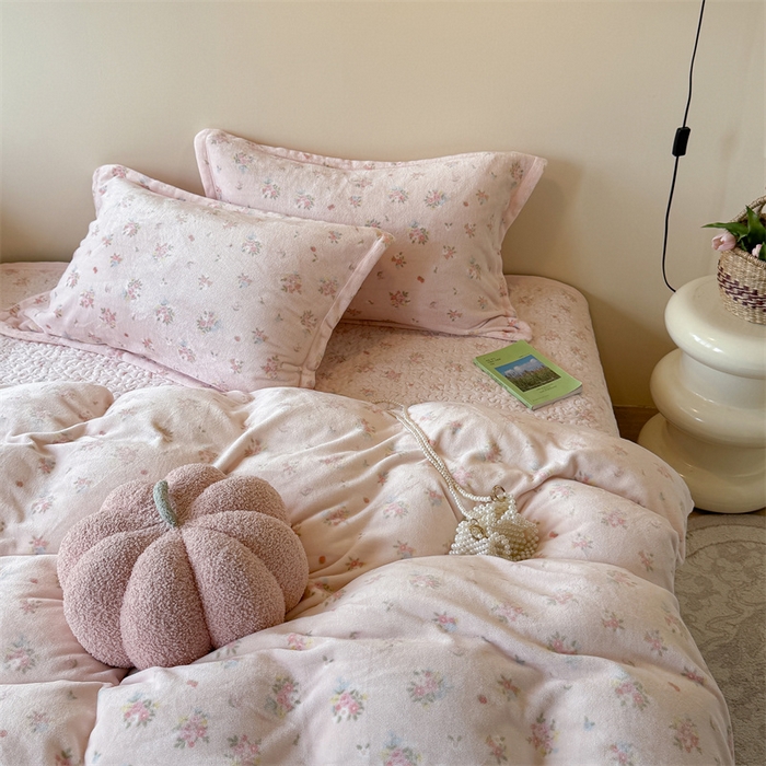 91家纺网 家纺一手货源 找家纺 潘朵拉家纺 2025新款牛奶绒床盖款四件套 花眠