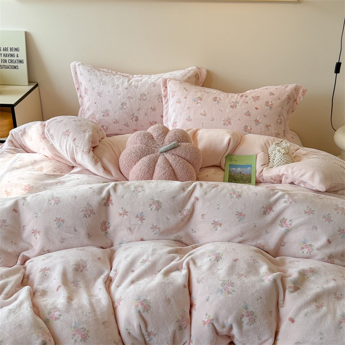 91家纺网 家纺一手货源 找家纺 潘朵拉家纺 2025新款牛奶绒床盖款四件套 花眠