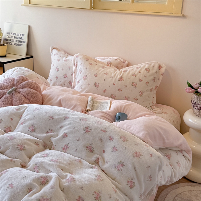 91家纺网 家纺一手货源 找家纺 潘朵拉家纺 2025新款牛奶绒床盖款四件套 花仙子