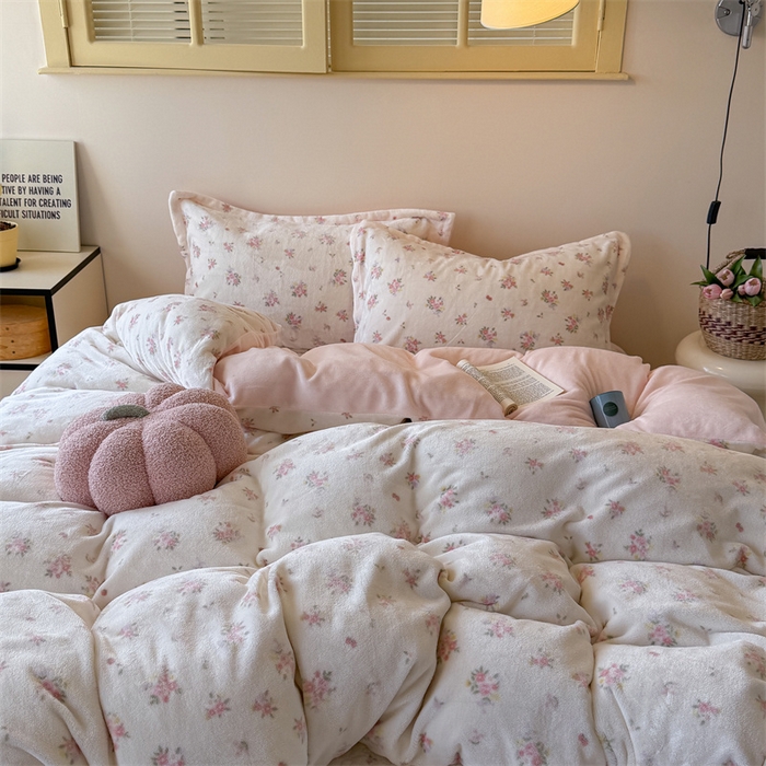 91家纺网 家纺一手货源 找家纺 潘朵拉家纺 2025新款牛奶绒床盖款四件套 花仙子