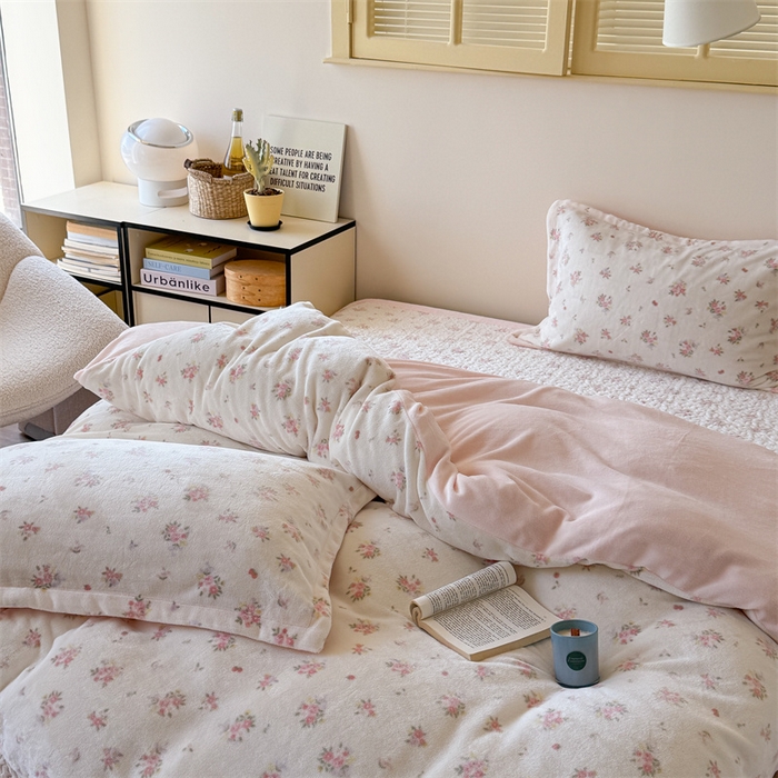 91家纺网 家纺一手货源 找家纺 潘朵拉家纺 2025新款牛奶绒床盖款四件套 花仙子