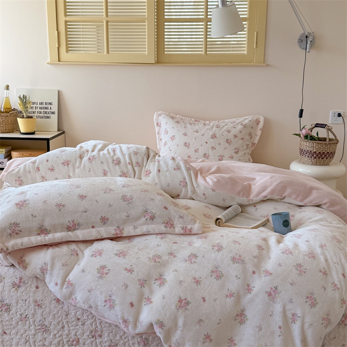 91家纺网 家纺一手货源 找家纺 潘朵拉家纺 2025新款牛奶绒床盖款四件套 花仙子