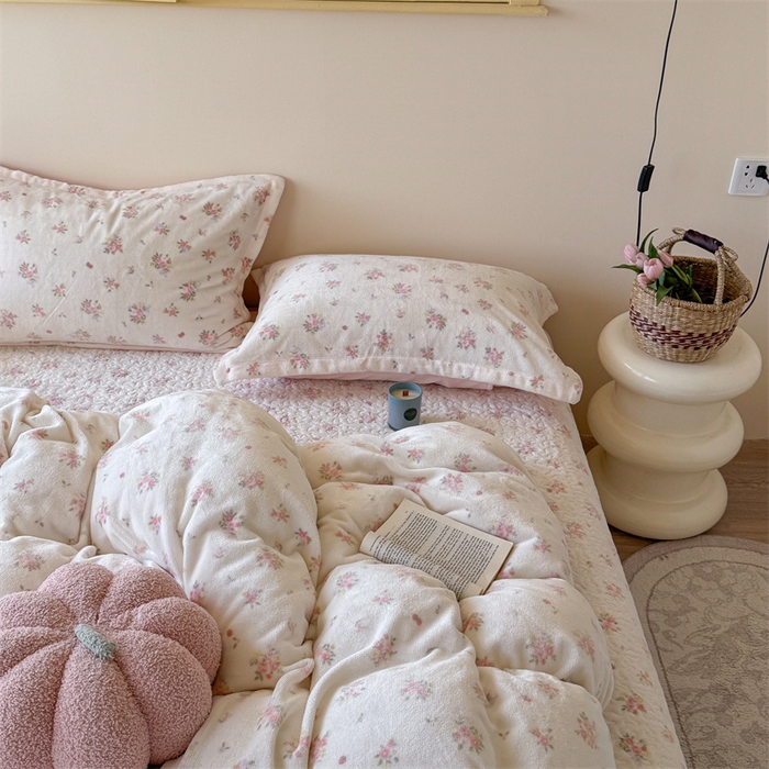 91家纺网 家纺一手货源 找家纺 潘朵拉家纺 2025新款牛奶绒床盖款四件套 花仙子