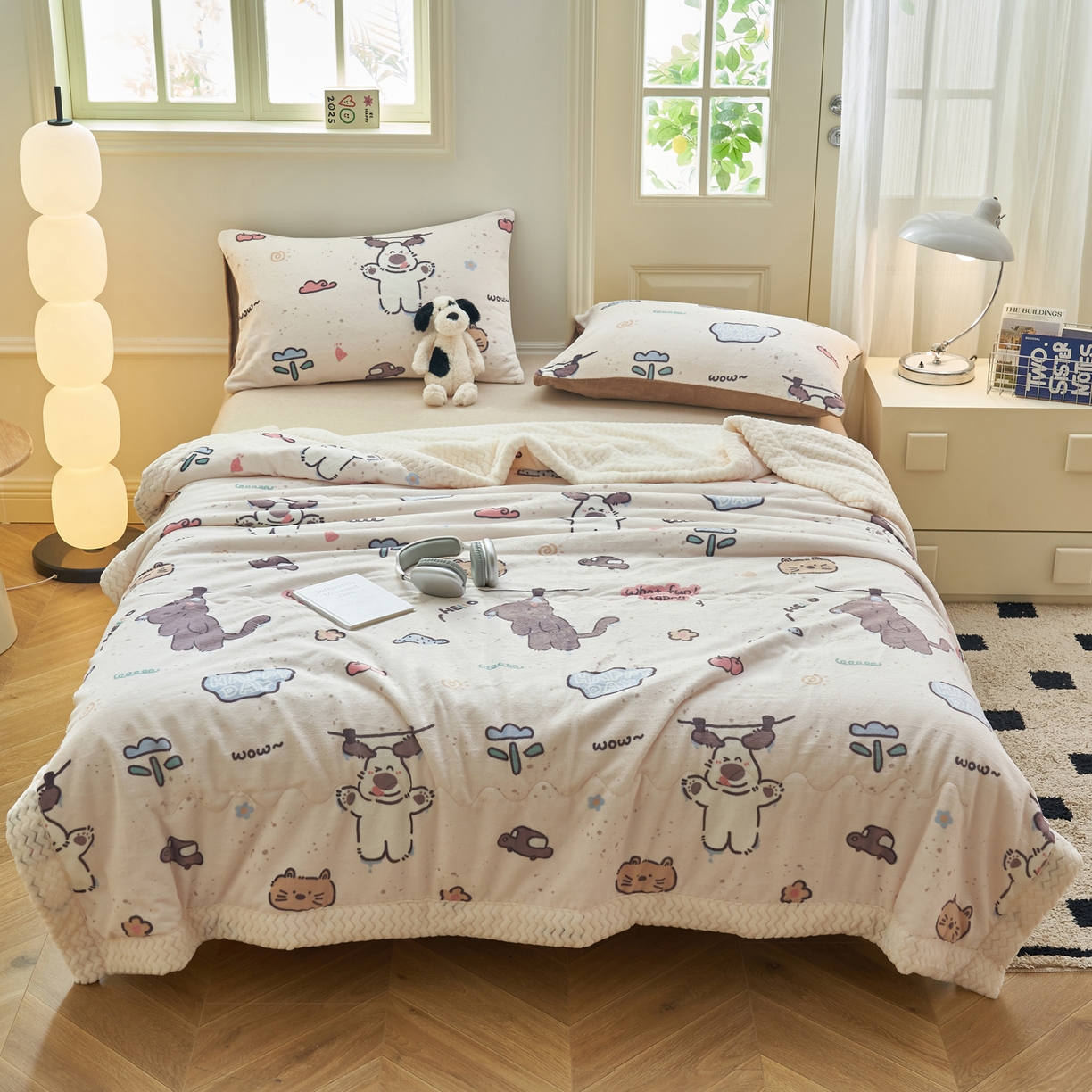 91家纺网 家纺一手货源 找家纺 晨曦家纺 2025新款加厚保暖牛奶绒贝贝绒三层夹棉毛毯可爱卡通 调皮猫狗