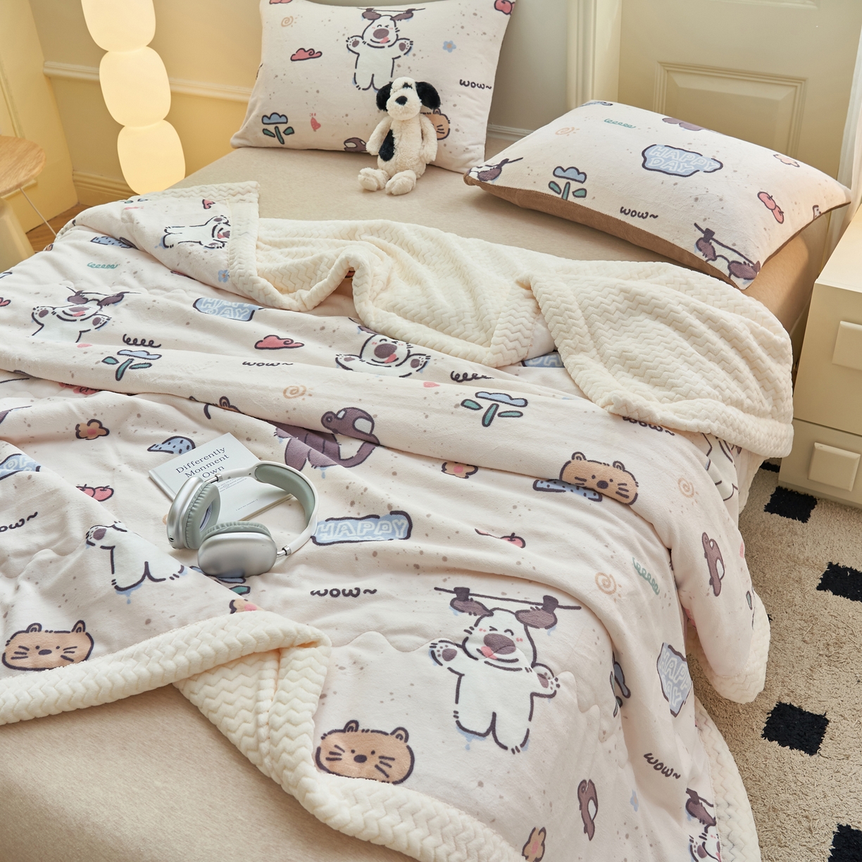 91家纺网 家纺一手货源 找家纺 晨曦家纺 2025新款加厚保暖牛奶绒贝贝绒三层夹棉毛毯可爱卡通 调皮猫狗