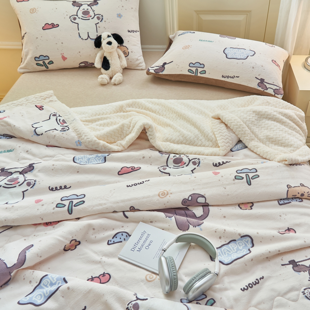 91家纺网 家纺一手货源 找家纺 晨曦家纺 2025新款加厚保暖牛奶绒贝贝绒三层夹棉毛毯可爱卡通 调皮猫狗