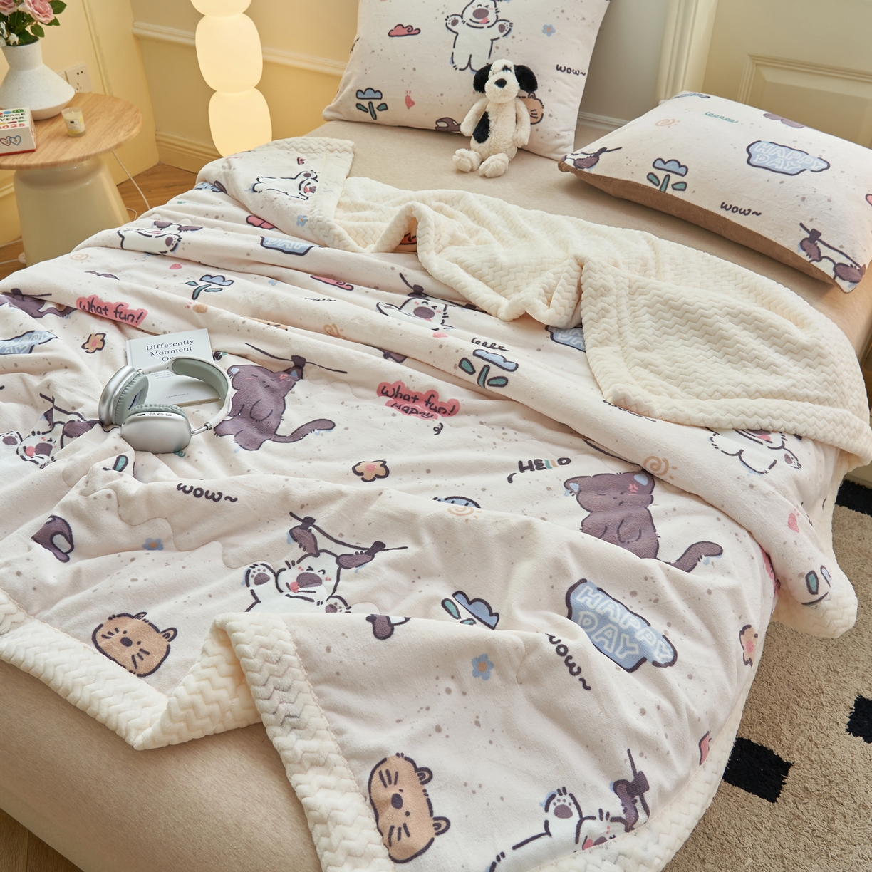 91家纺网 家纺一手货源 找家纺 晨曦家纺 2025新款加厚保暖牛奶绒贝贝绒三层夹棉毛毯可爱卡通 调皮猫狗