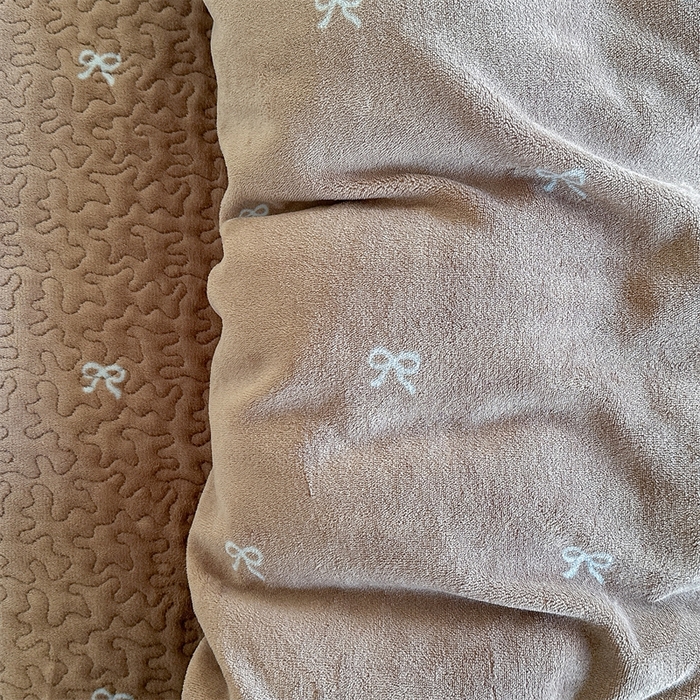 91家纺网 家纺一手货源 找家纺 潘朵拉家纺 2025新款牛奶绒床盖款四件套 可可蝴蝶结