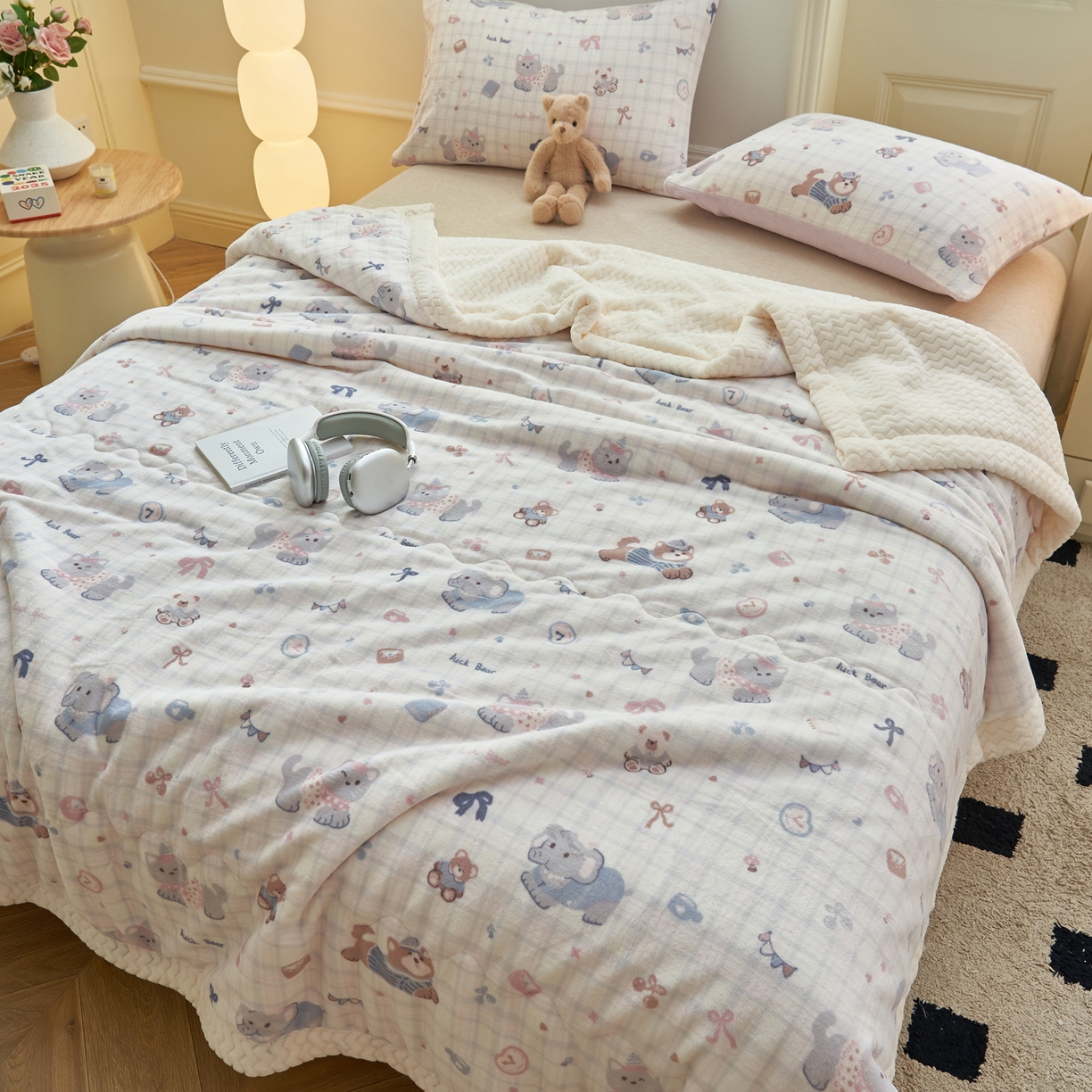 91家纺网 家纺一手货源 找家纺 晨曦家纺 2025新款加厚保暖牛奶绒贝贝绒三层夹棉毛毯可爱卡通 动物乐园