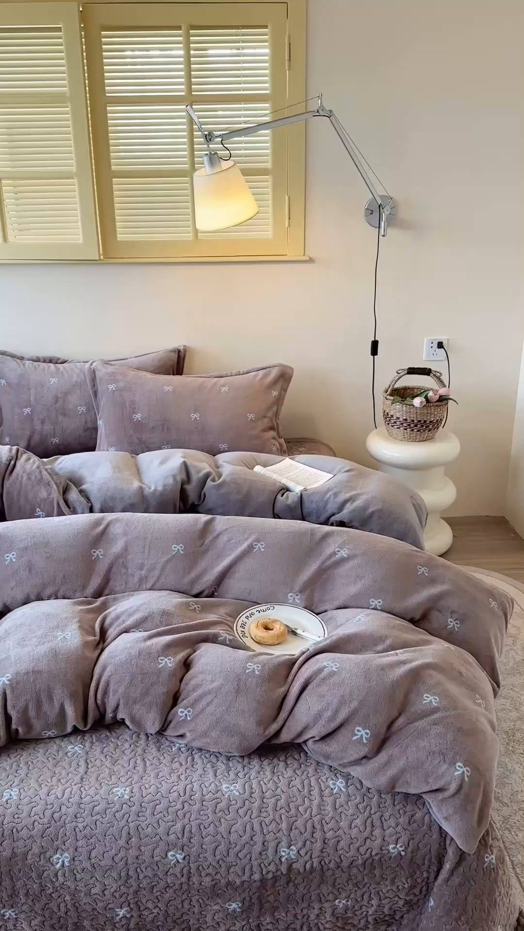 91家纺网 家纺一手货源 找家纺 潘朵拉家纺 2025新款牛奶绒床盖款四件套 可可蝴蝶结