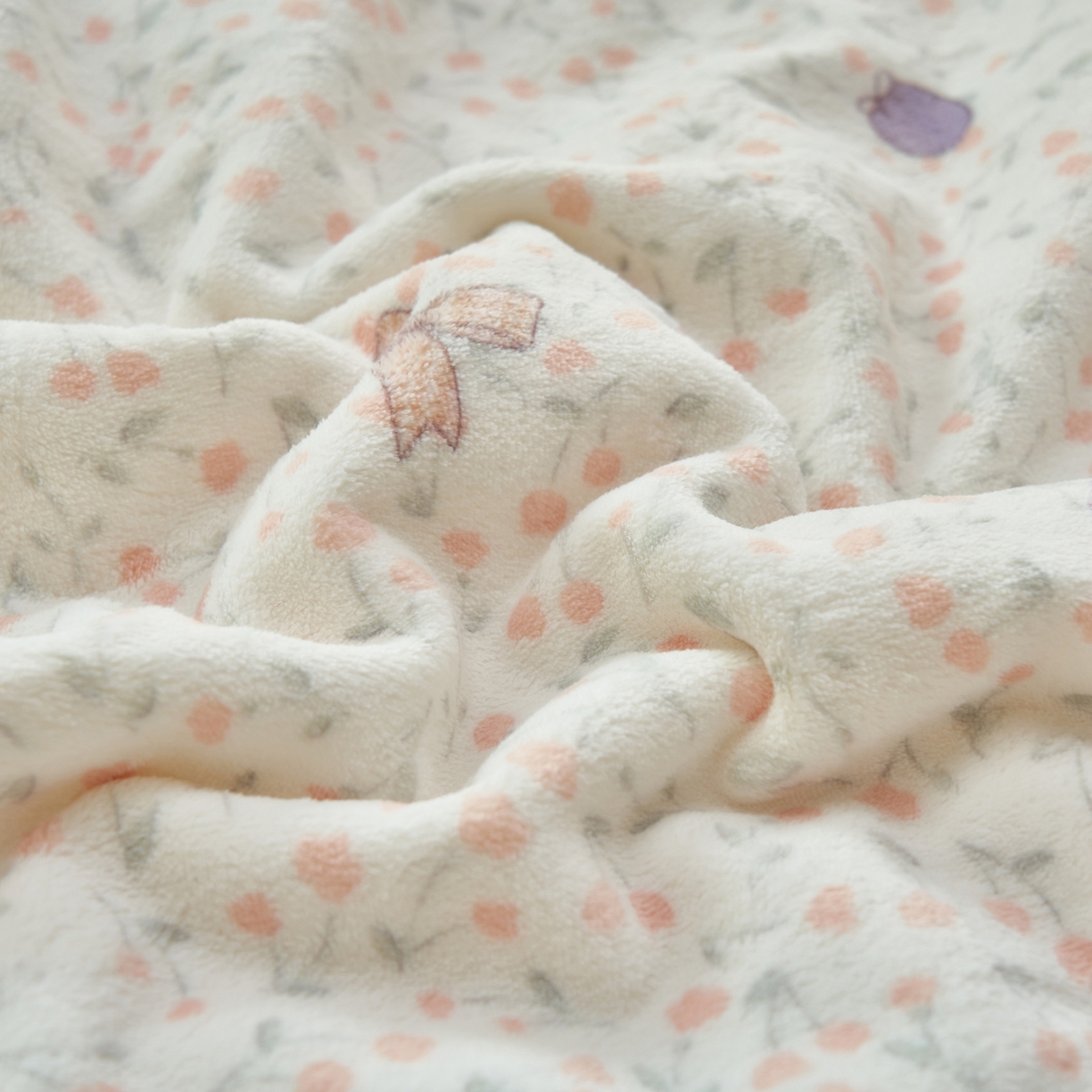 91家纺网 家纺一手货源 找家纺 晨曦家纺 2025新款加厚保暖牛奶绒贝贝绒三层夹棉毛毯可爱卡通 可爱女孩