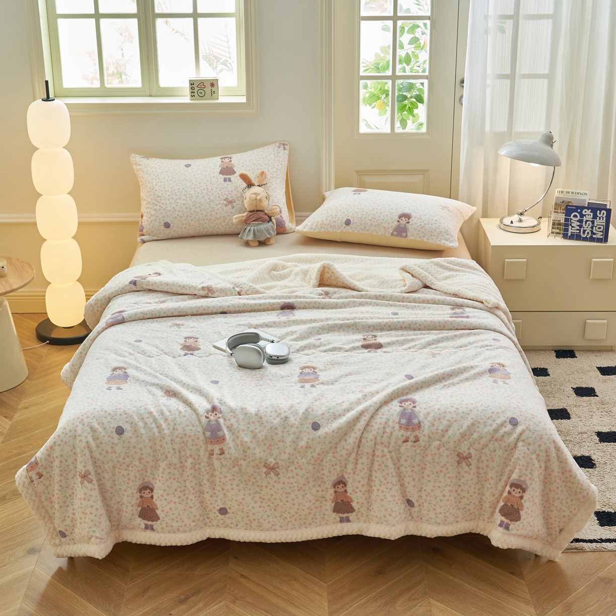 91家纺网 家纺一手货源 找家纺 晨曦家纺 2025新款加厚保暖牛奶绒贝贝绒三层夹棉毛毯可爱卡通 可爱女孩