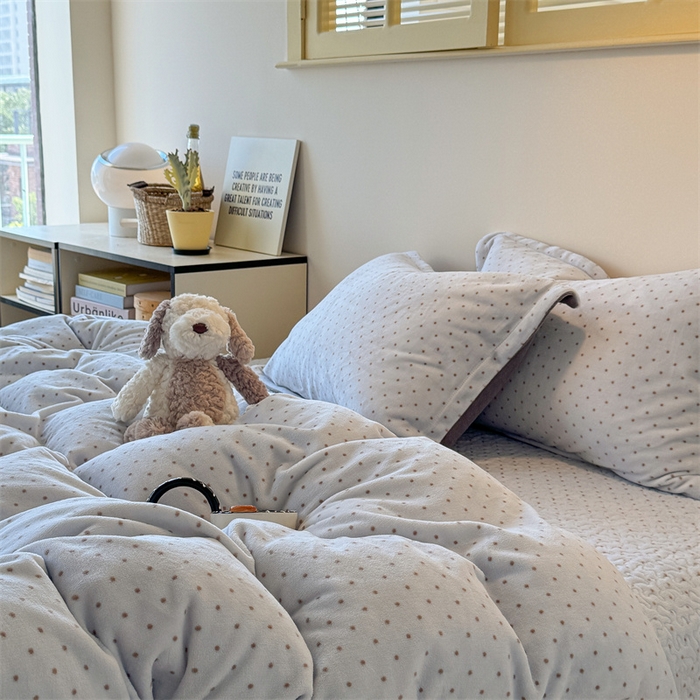 91家纺网 家纺一手货源 找家纺 潘朵拉家纺 2025新款牛奶绒床盖款四件套 蓝星漫