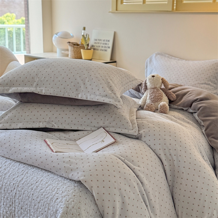 91家纺网 家纺一手货源 找家纺 潘朵拉家纺 2025新款牛奶绒床盖款四件套 蓝星漫