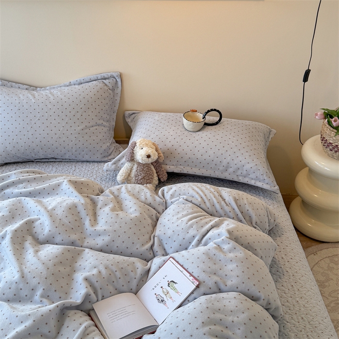 91家纺网 家纺一手货源 找家纺 潘朵拉家纺 2025新款牛奶绒床盖款四件套 蓝星漫