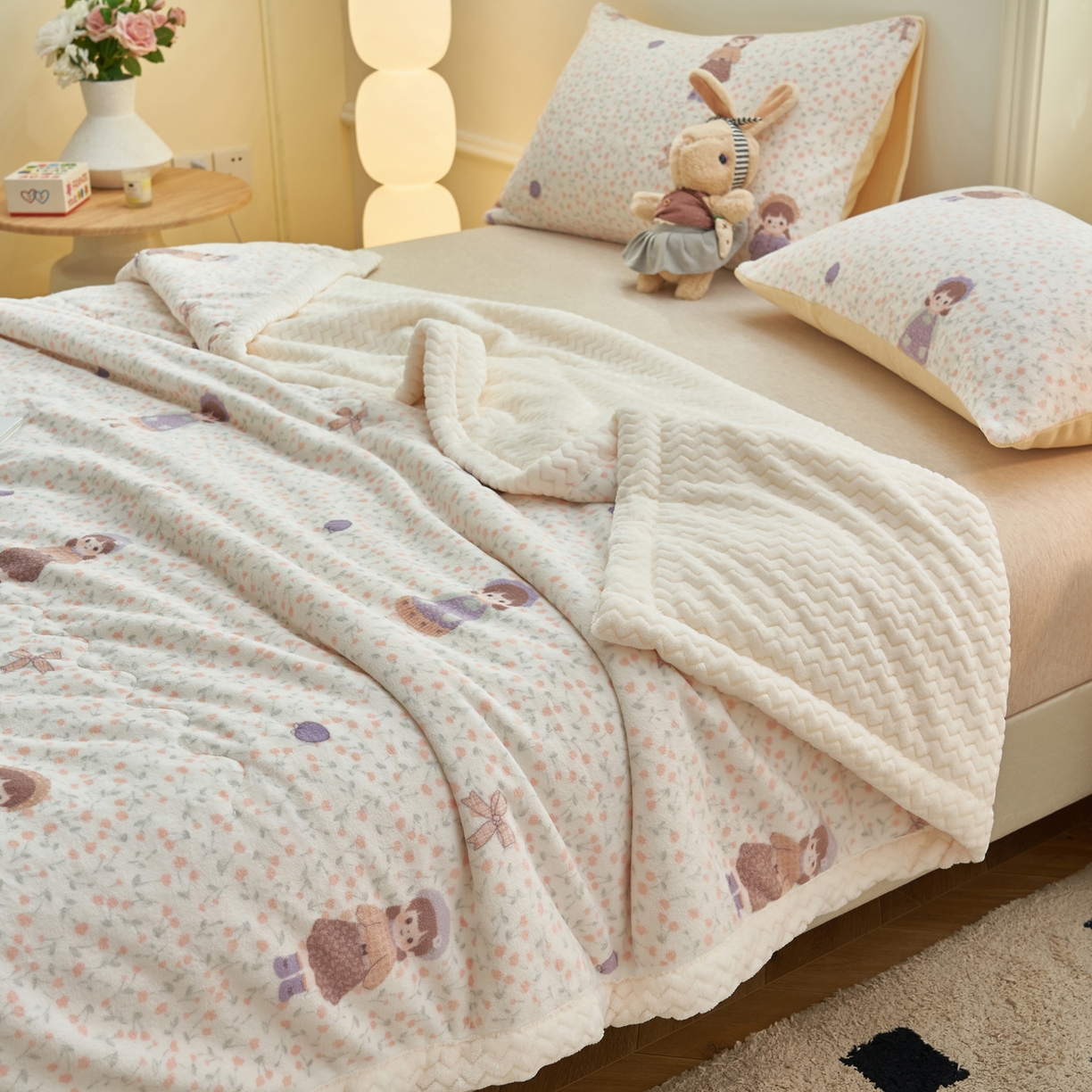 91家纺网 家纺一手货源 找家纺 晨曦家纺 2025新款加厚保暖牛奶绒贝贝绒三层夹棉毛毯可爱卡通 可爱女孩