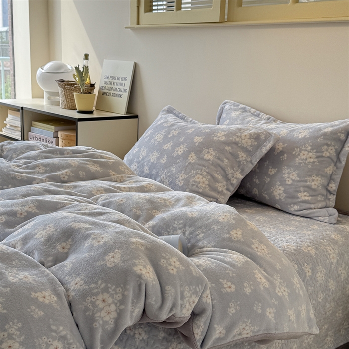 91家纺网 家纺一手货源 找家纺 潘朵拉家纺 2025新款牛奶绒床盖款四件套 蓝屿