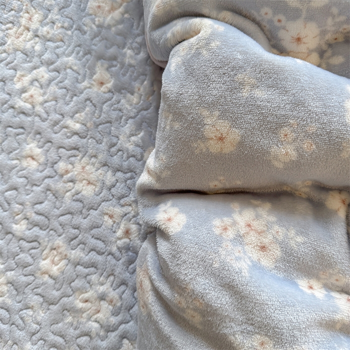 91家纺网 家纺一手货源 找家纺 潘朵拉家纺 2025新款牛奶绒床盖款四件套 蓝屿