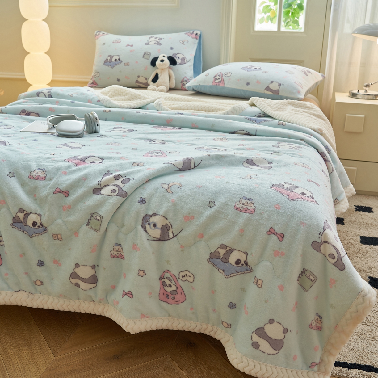 91家纺网 家纺一手货源 找家纺 晨曦家纺 2025新款加厚保暖牛奶绒贝贝绒三层夹棉毛毯可爱卡通 可爱熊猫
