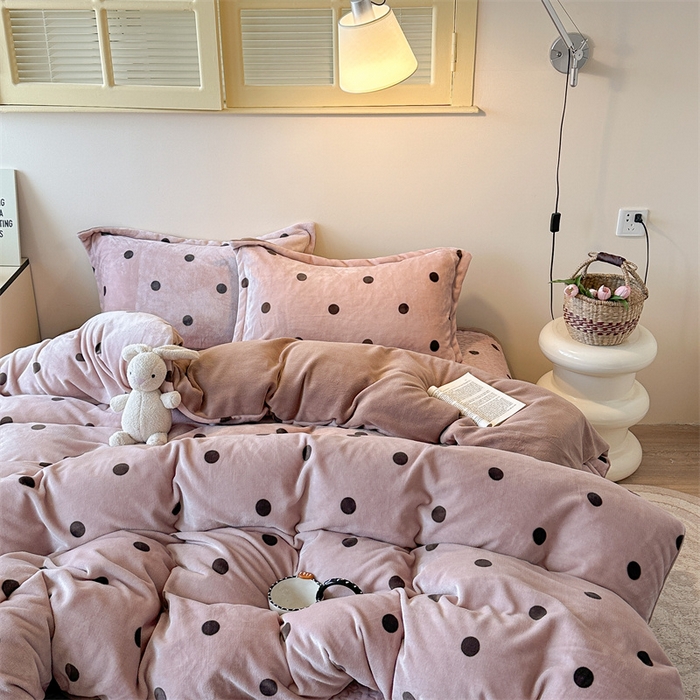 91家纺网 家纺一手货源 找家纺 潘朵拉家纺 2025新款牛奶绒床盖款四件套 奶茶