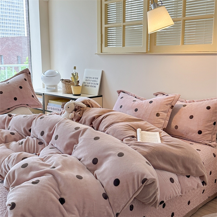 91家纺网 家纺一手货源 找家纺 潘朵拉家纺 2025新款牛奶绒床盖款四件套 奶茶