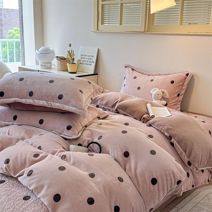 91家纺网 家纺一手货源 找家纺 潘朵拉家纺 2025新款牛奶绒床盖款四件套 奶茶