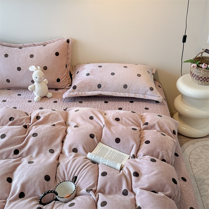 91家纺网 家纺一手货源 找家纺 潘朵拉家纺 2025新款牛奶绒床盖款四件套 奶茶