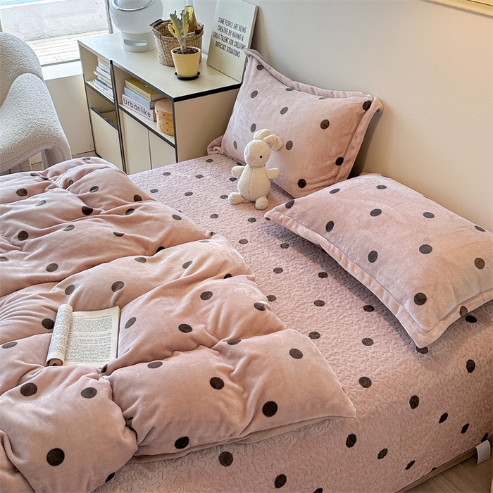 91家纺网 家纺一手货源 找家纺 潘朵拉家纺 2025新款牛奶绒床盖款四件套 奶茶