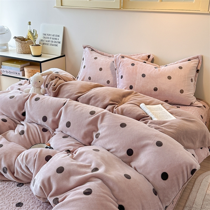 91家纺网 家纺一手货源 找家纺 潘朵拉家纺 2025新款牛奶绒床盖款四件套 奶茶