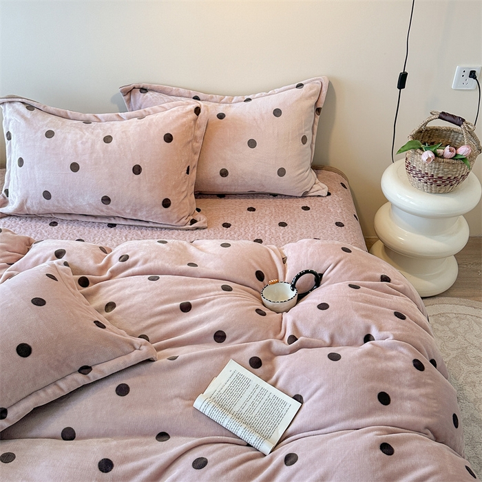 91家纺网 家纺一手货源 找家纺 潘朵拉家纺 2025新款牛奶绒床盖款四件套 奶茶