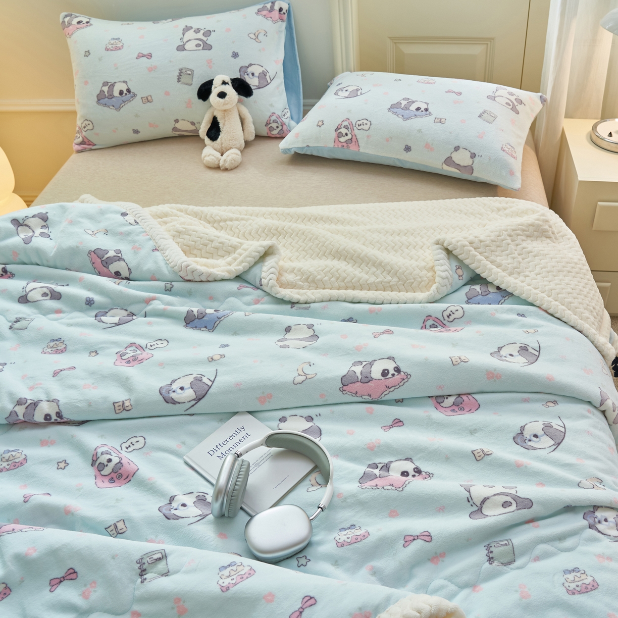 91家纺网 家纺一手货源 找家纺 晨曦家纺 2025新款加厚保暖牛奶绒贝贝绒三层夹棉毛毯可爱卡通 可爱熊猫