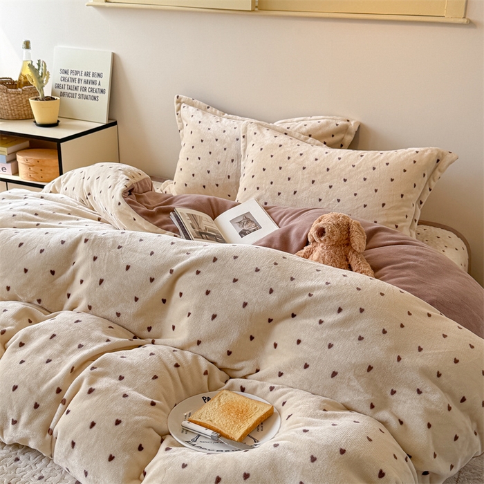 91家纺网 家纺一手货源 找家纺 潘朵拉家纺 2025新款牛奶绒床盖款四件套 怦然心动