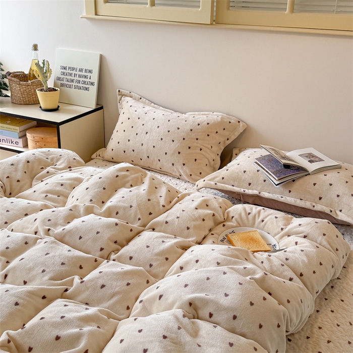 91家纺网 家纺一手货源 找家纺 潘朵拉家纺 2025新款牛奶绒床盖款四件套 怦然心动