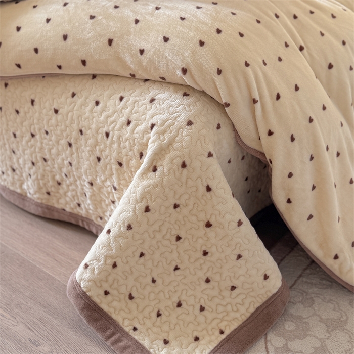 91家纺网 家纺一手货源 找家纺 潘朵拉家纺 2025新款牛奶绒床盖款四件套 怦然心动