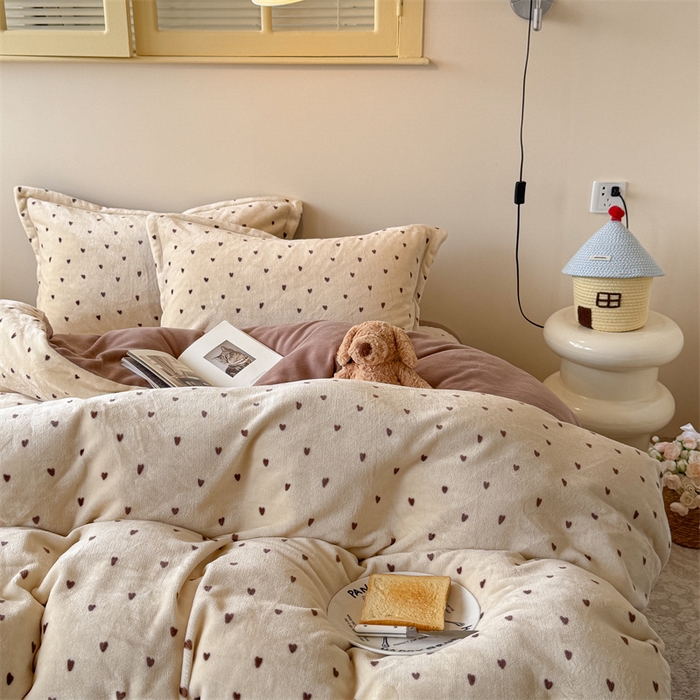 91家纺网 家纺一手货源 找家纺 潘朵拉家纺 2025新款牛奶绒床盖款四件套 怦然心动